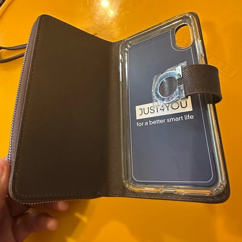 Kohl’s Black Wristlet Phone Case